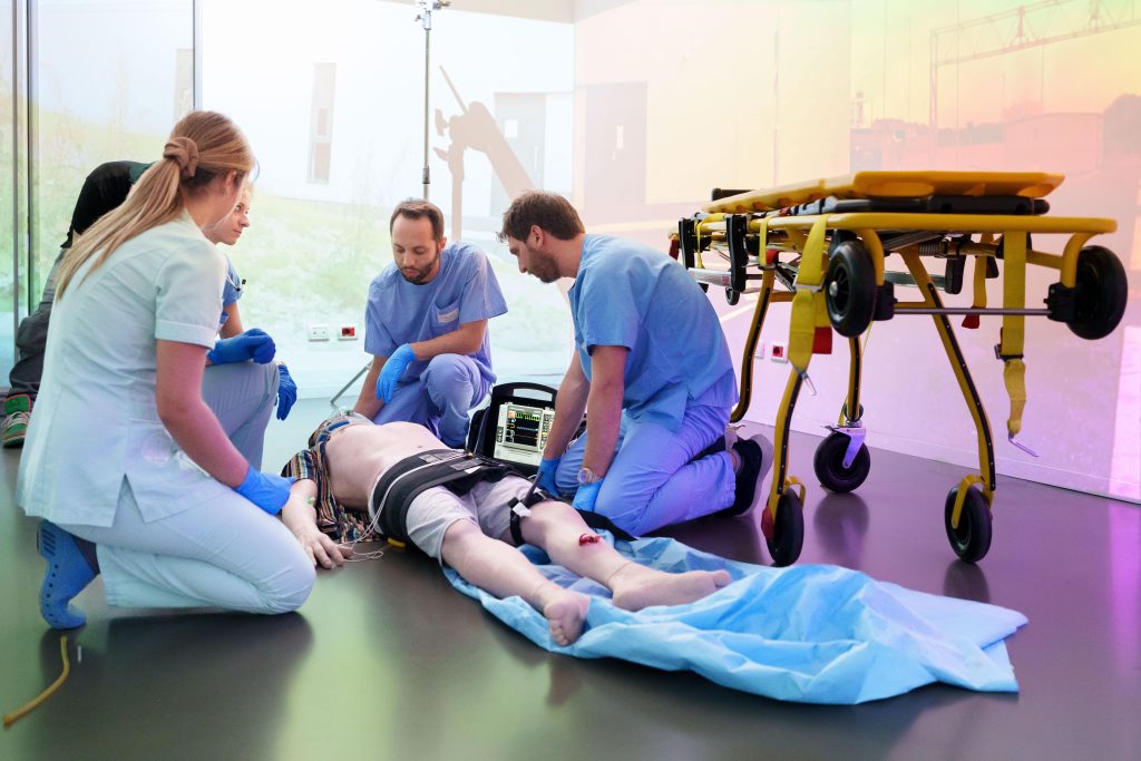 Immersive technology and research at the UCBM Simulation Centre in Rome